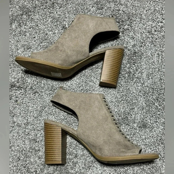 Gap Peep-Toe Braided Stacked Heel Sandal. Taupe Suede Snap-back Closure. Size 10 - Picture 2 of 10